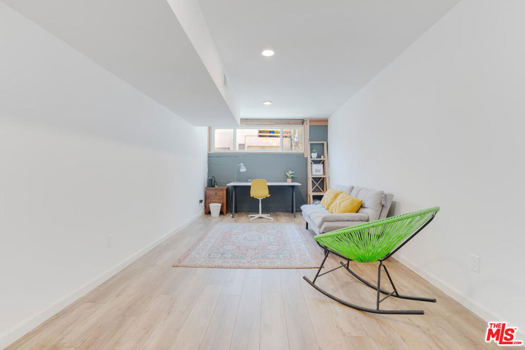 5343 Tendilla Avenue - Photo 11