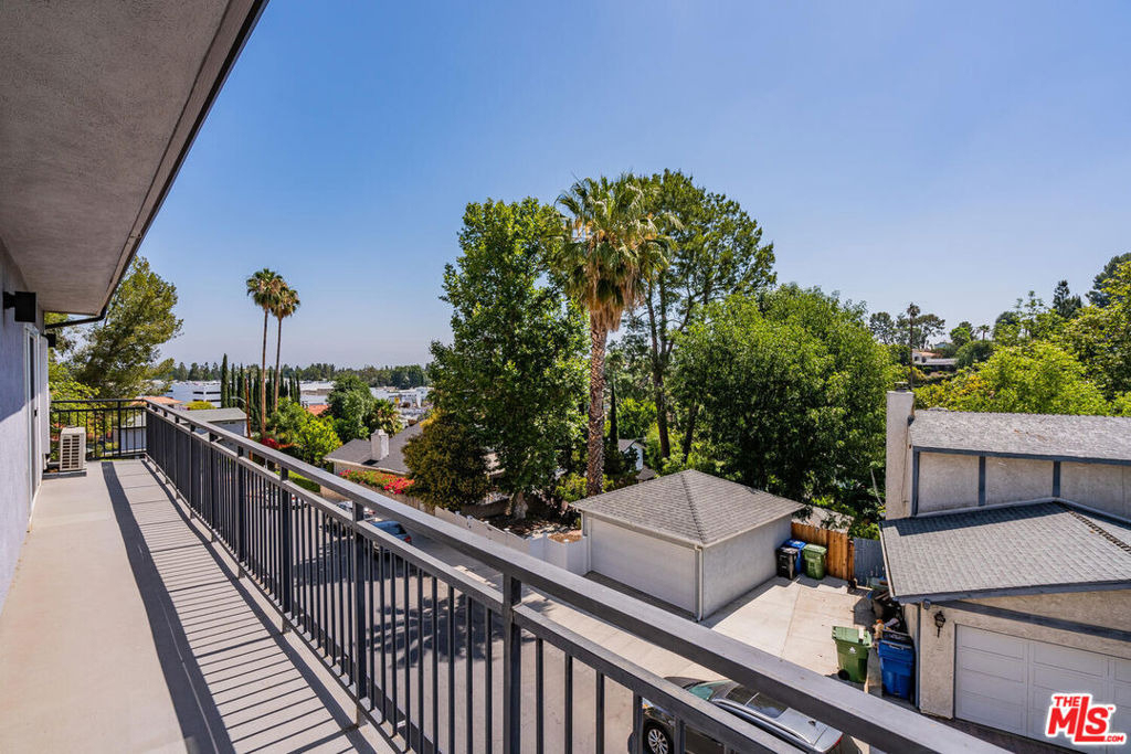 5343 Tendilla Avenue - Photo 13