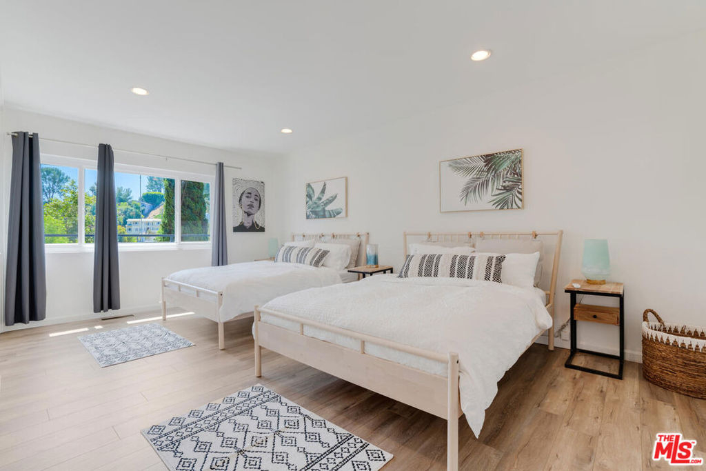 5343 Tendilla Avenue - Photo 4