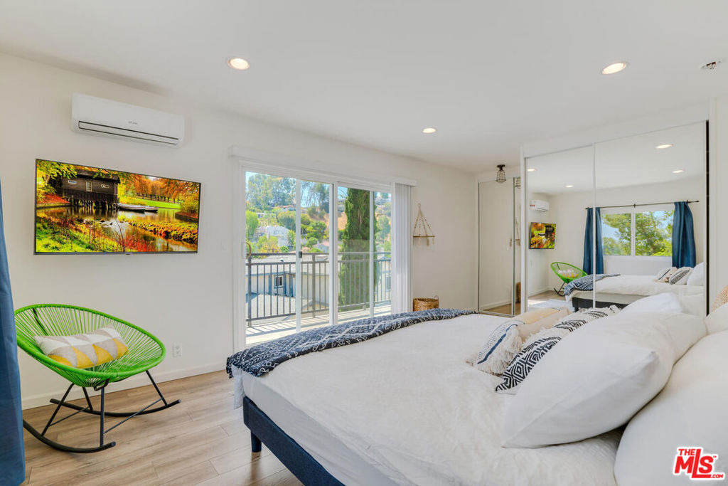 5343 Tendilla Avenue - Photo 2