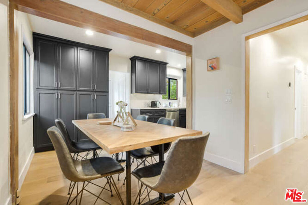 4437 Vantage Avenue - Photo 11