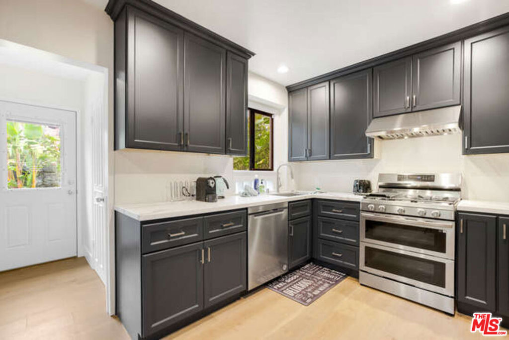 4437 Vantage Avenue - Photo 2