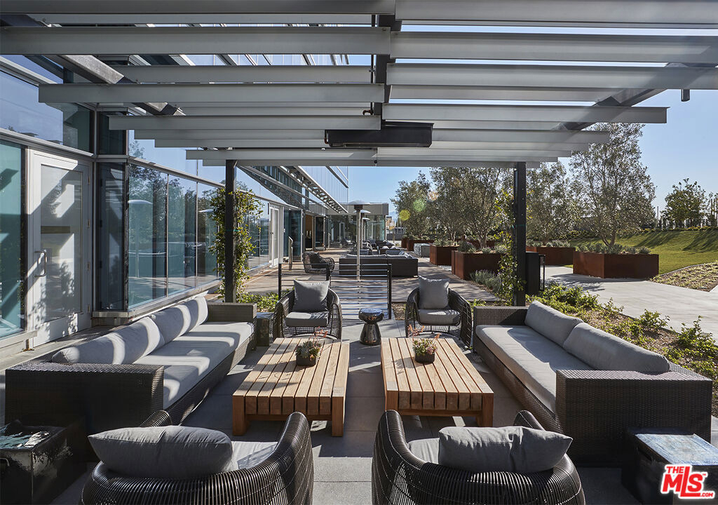 10000 Santa Monica Boulevard - Photo 21