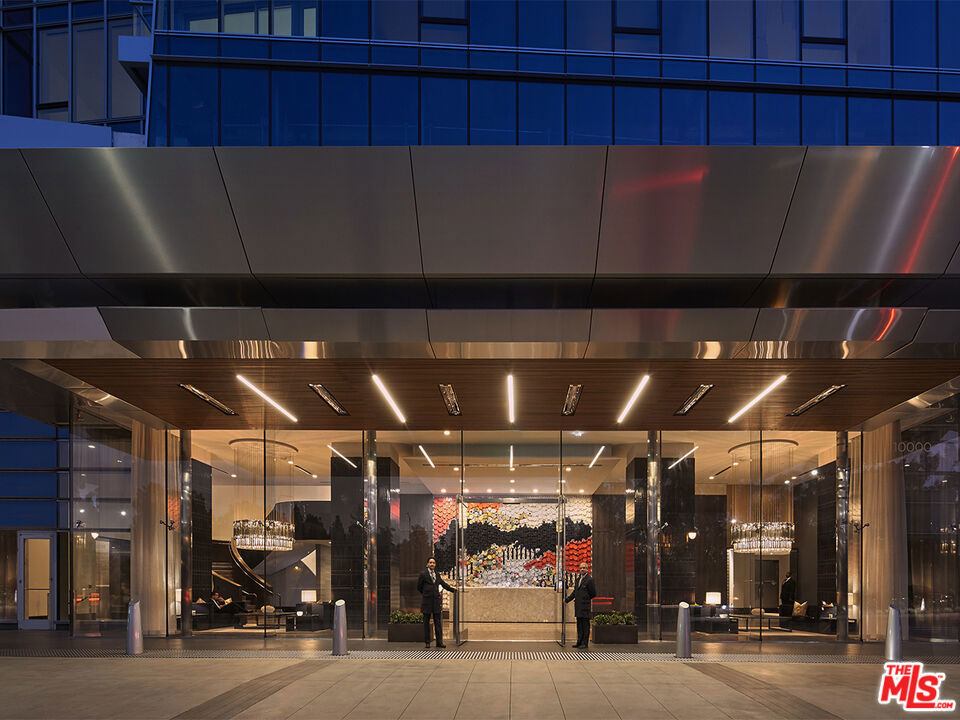 10000 Santa Monica Boulevard - Photo 19