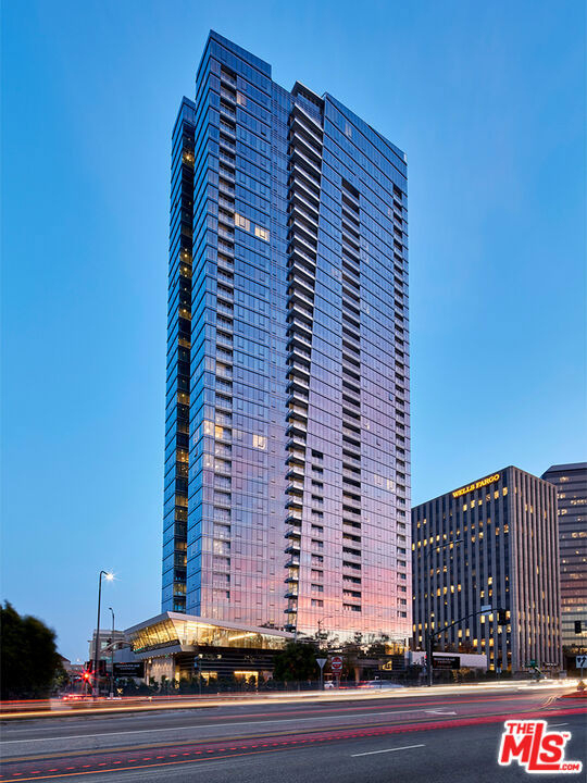 10000 Santa Monica Boulevard - Photo 18