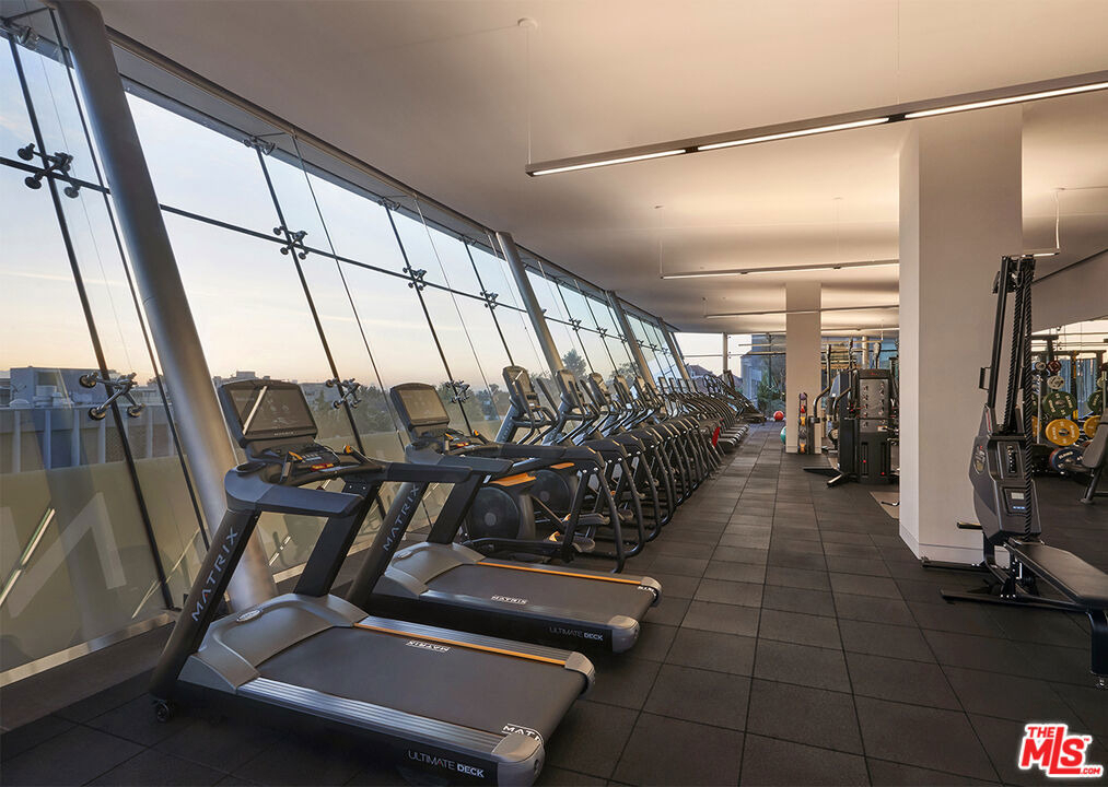 10000 Santa Monica Boulevard - Photo 44