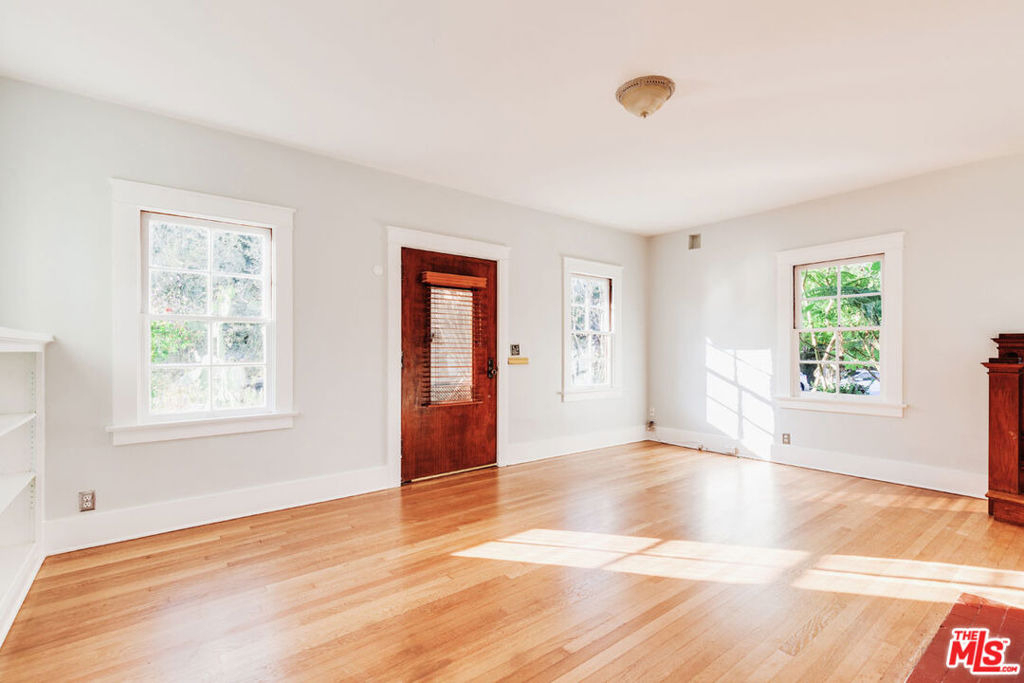 1005 W Kensington Road - Photo 4
