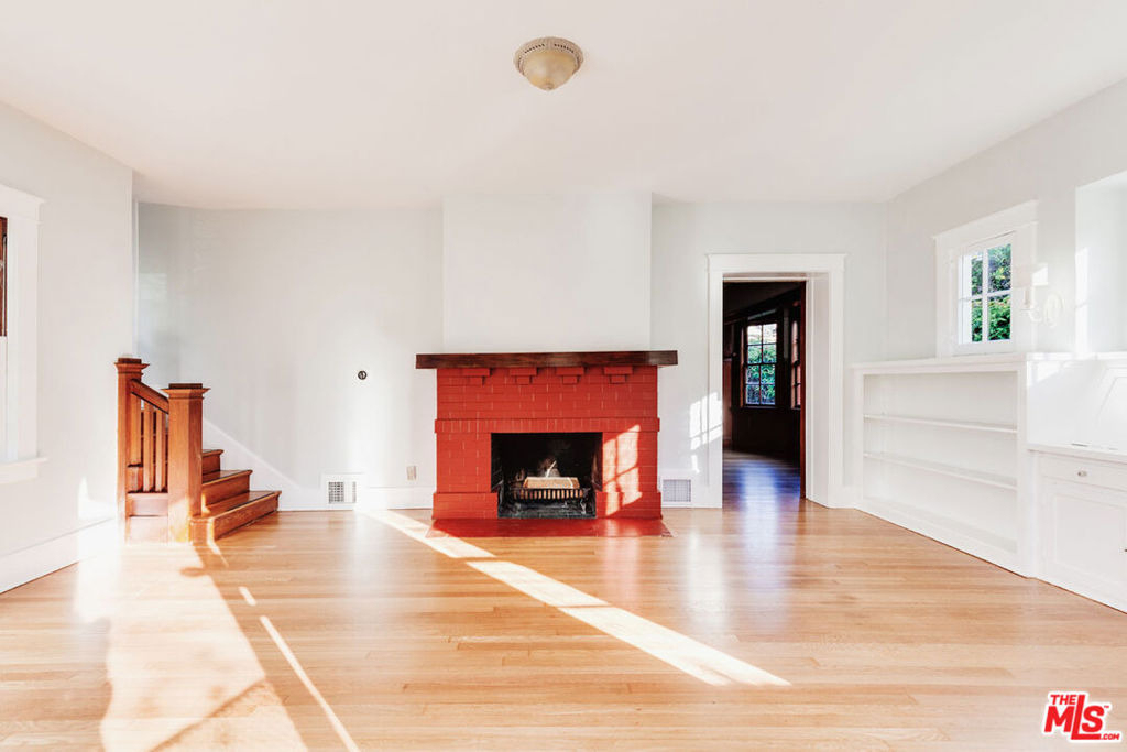 1005 W Kensington Road - Photo 2