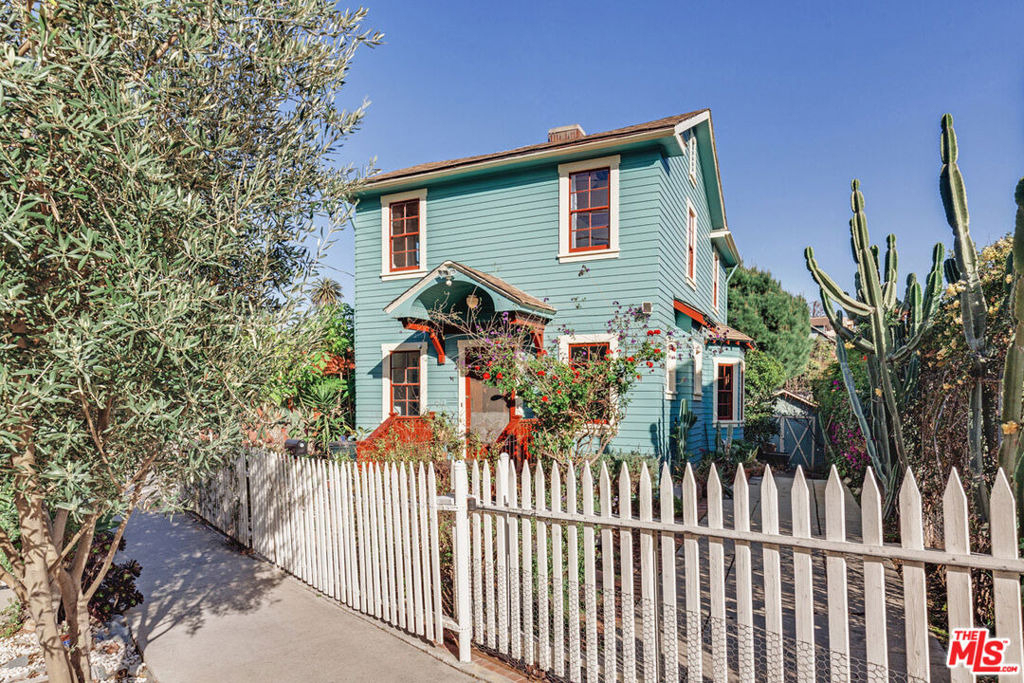 1005 W Kensington Road - Photo 0