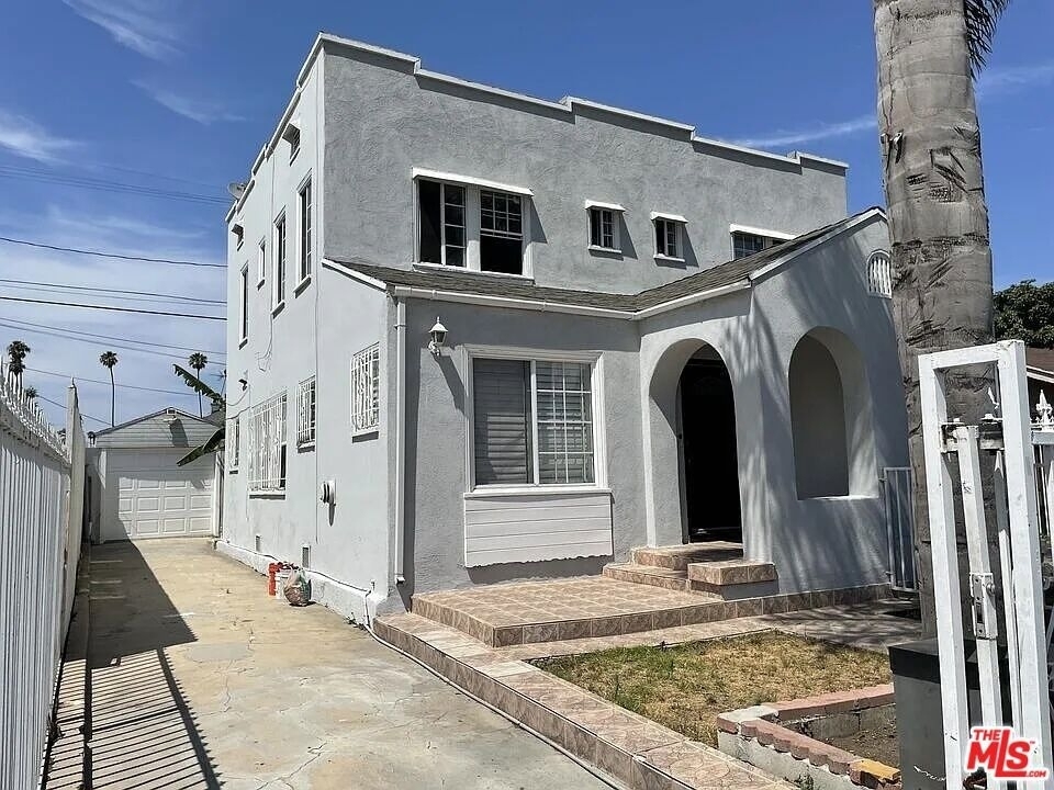 713 W 49th Place - Photo 11