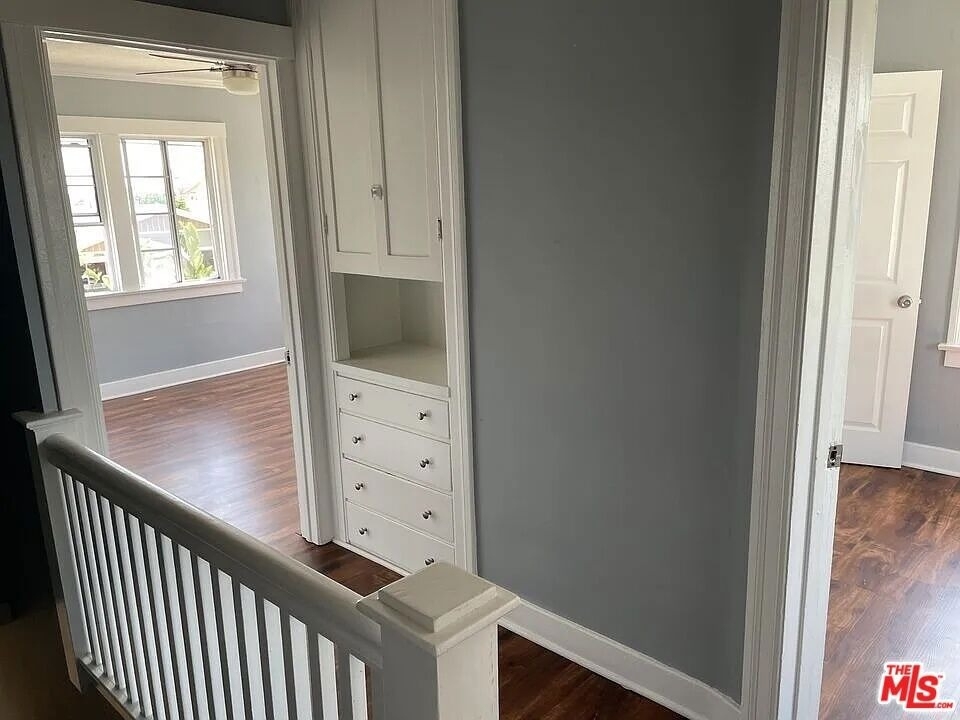 713 W 49th Place - Photo 5