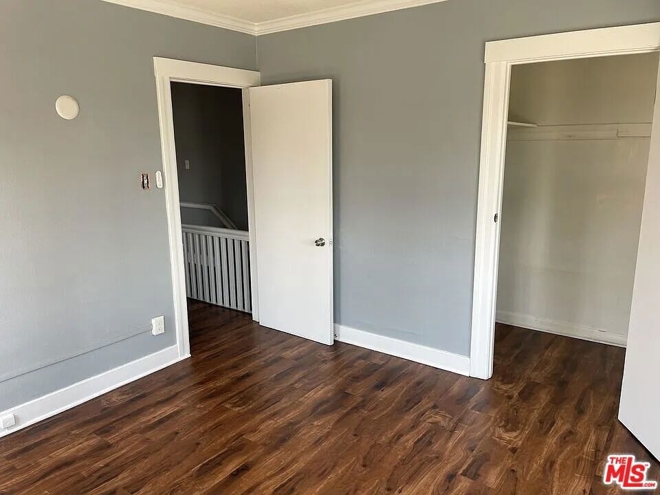 713 W 49th Place - Photo 7