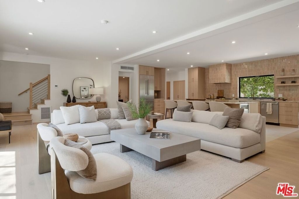 1712 N Beverly Glen Boulevard - Photo 1