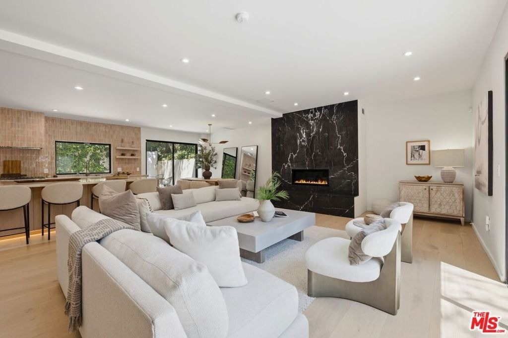 1712 N Beverly Glen Boulevard - Photo 2