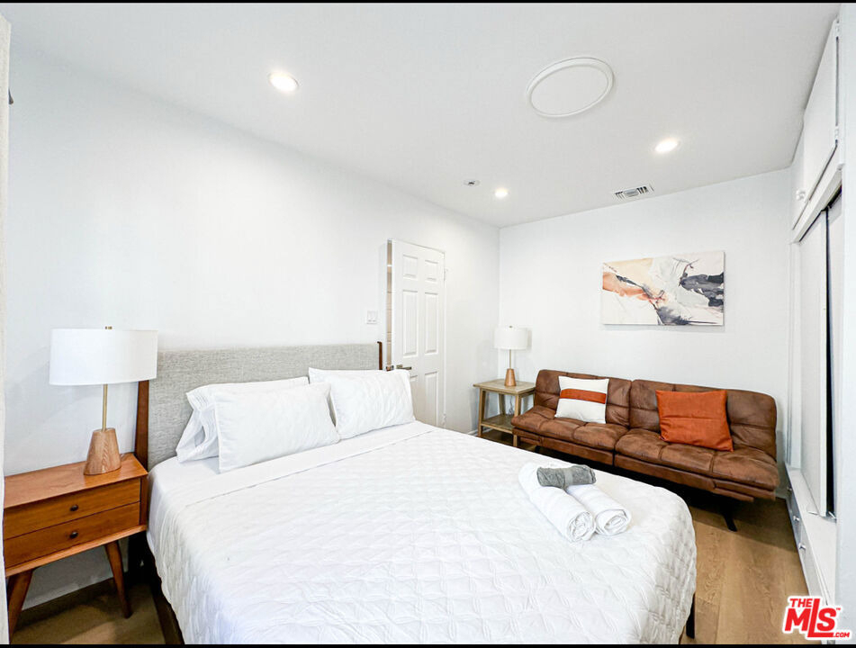 239 S Doheny Drive - Photo 12