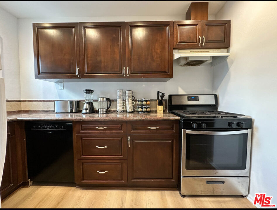 239 S Doheny Drive - Photo 3