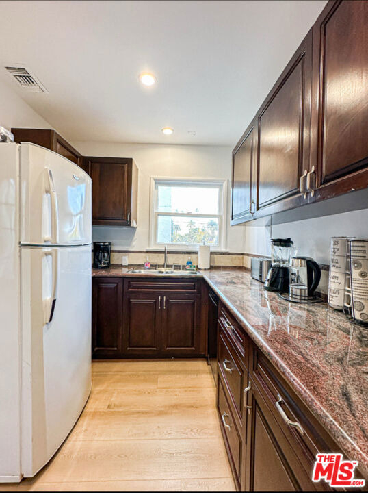 239 S Doheny Drive - Photo 4