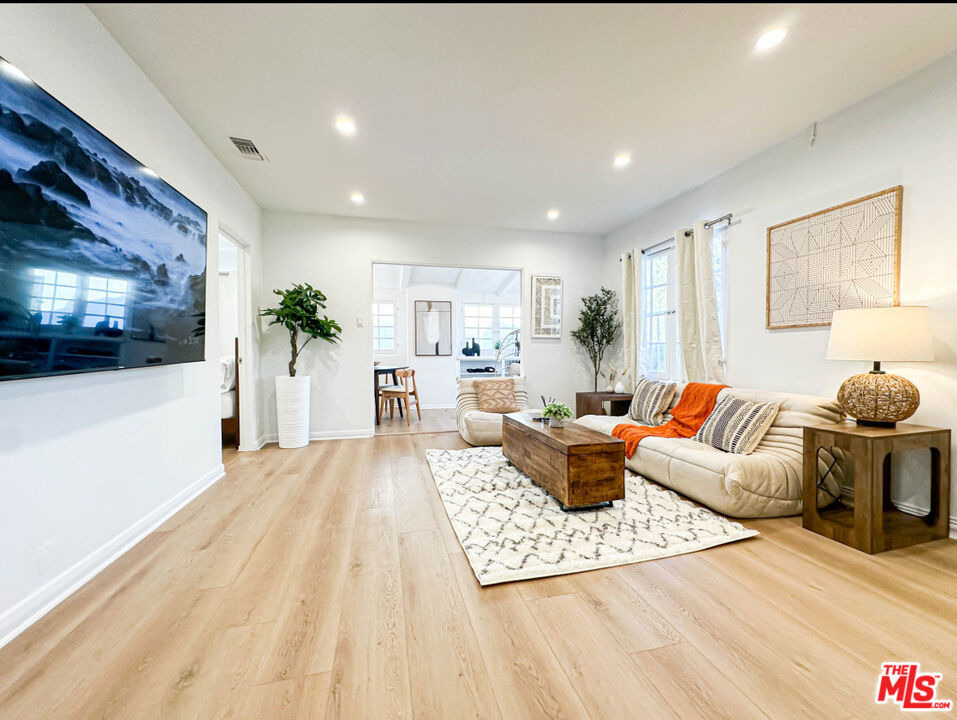239 S Doheny Drive - Photo 0