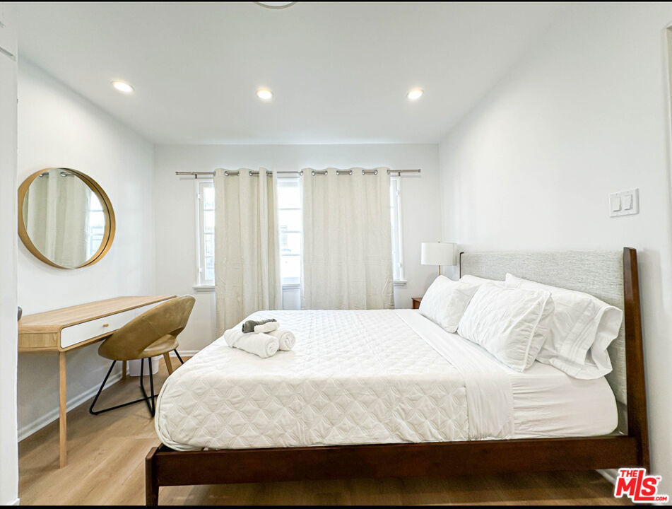 239 S Doheny Drive - Photo 10