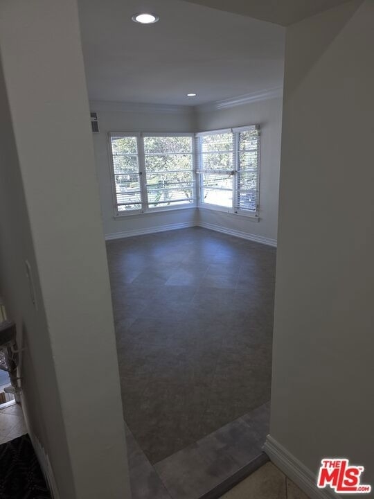 305 S Reeves Drive - Photo 6