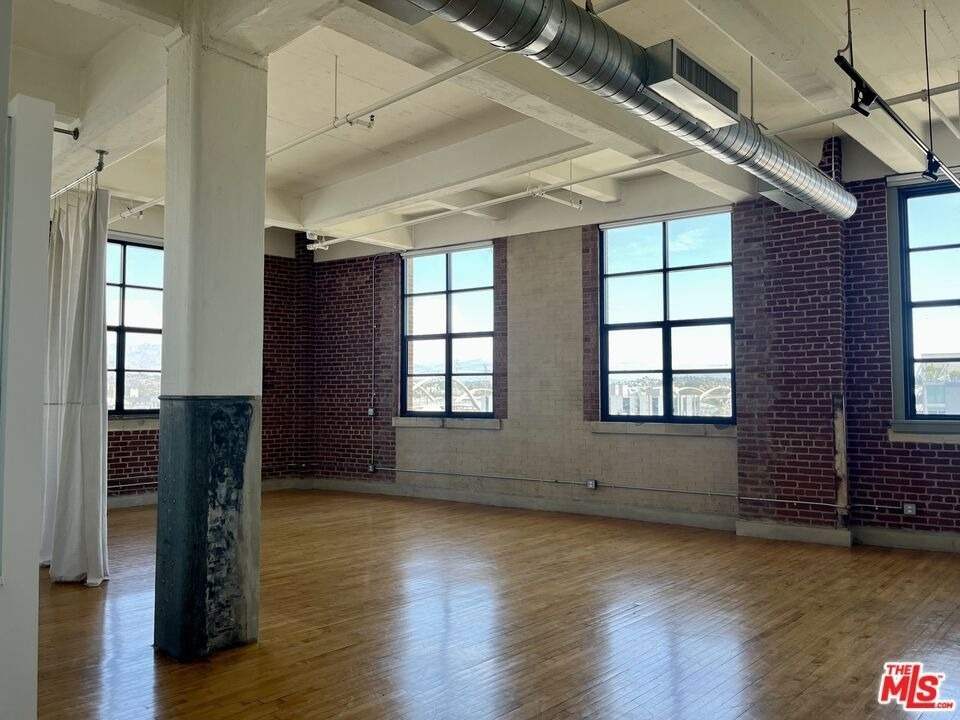 1850 Industrial Street - Photo 0