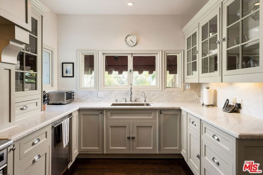 7887 Hillside Avenue - Photo 3