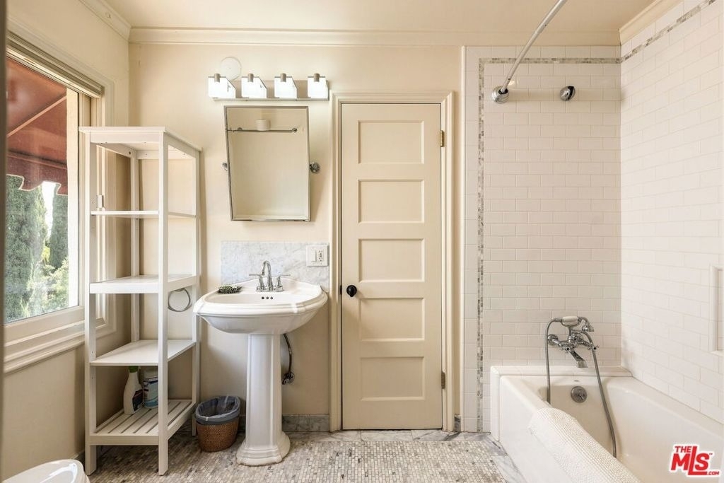 7887 Hillside Avenue - Photo 16