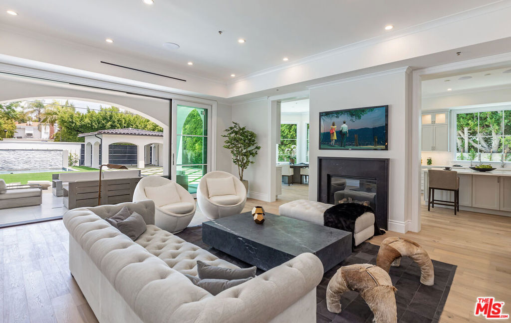 722 N Camden Drive - Photo 5