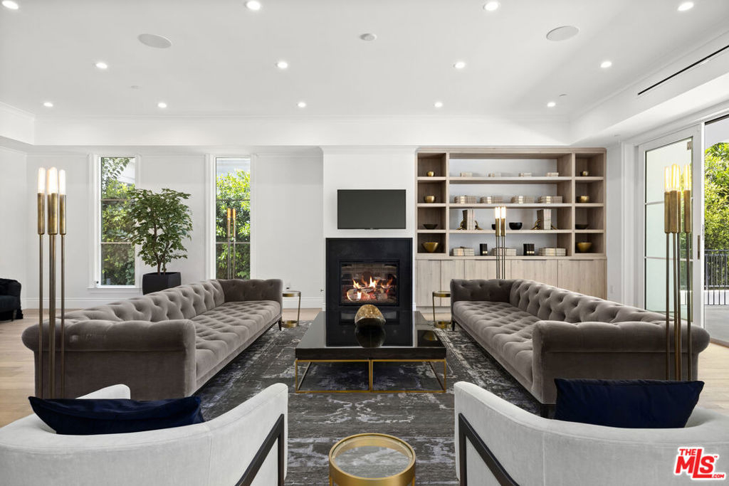 722 N Camden Drive - Photo 3