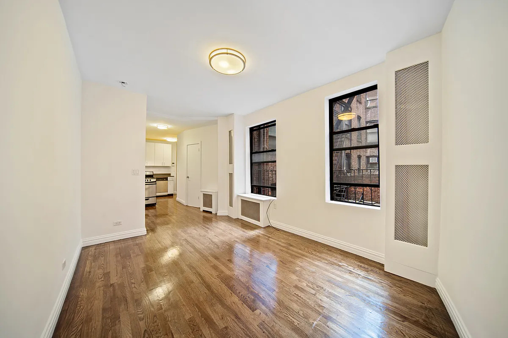 Mott Street - Photo 0