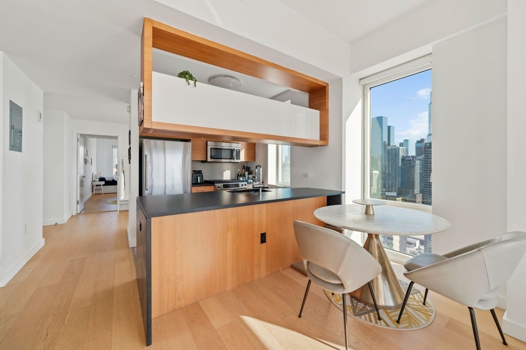 550 West 45th Street - Photo 4