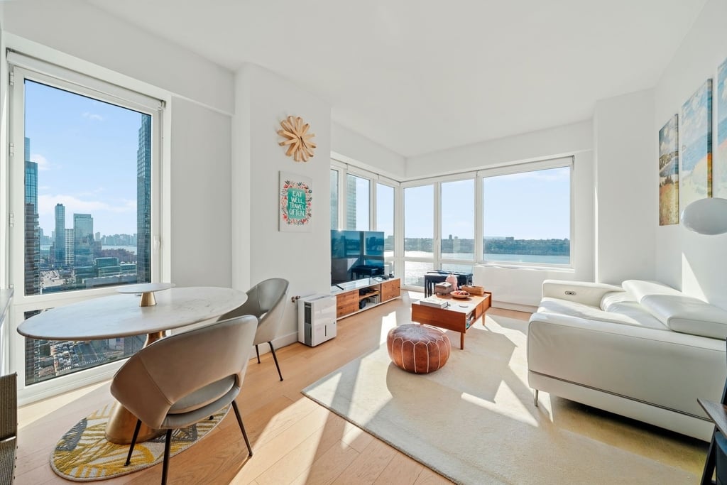 550 West 45th Street - Photo 0