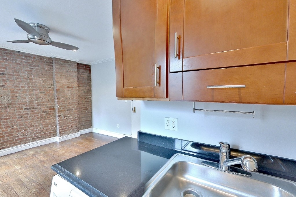 Mott St - Photo 2