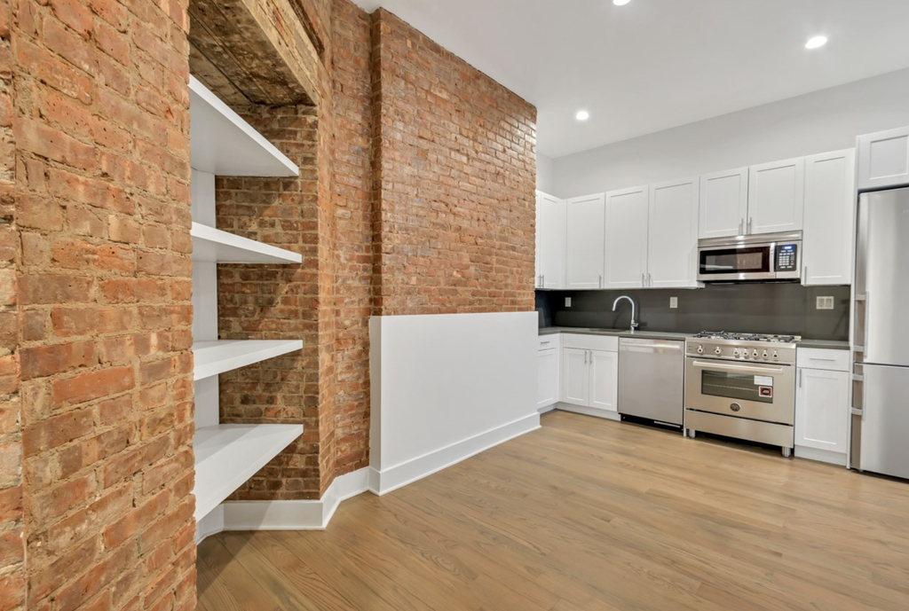  Madison Avenue & E 30TH ST - Photo 0