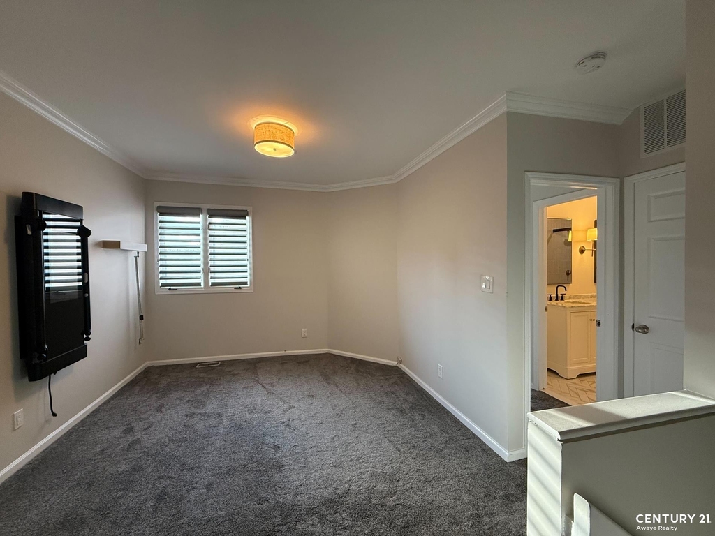 Harbour Court - Photo 16