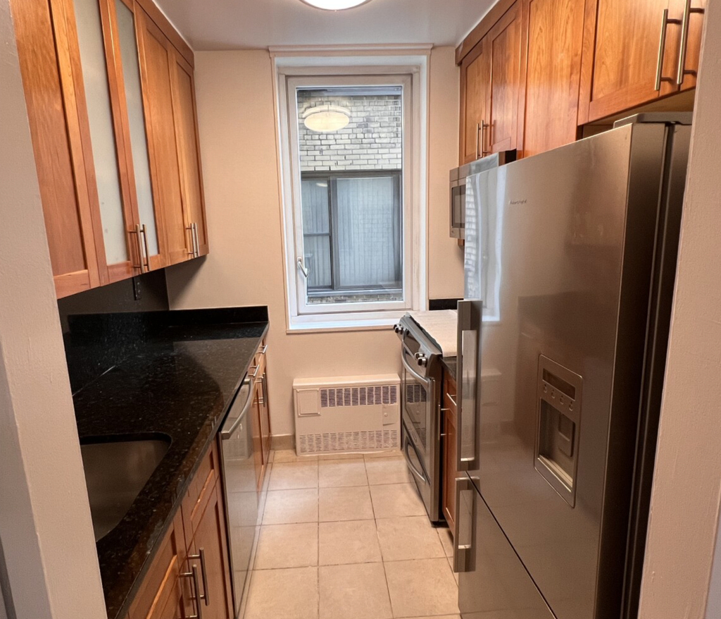 East 34th Street & PARK AVE - Photo 4