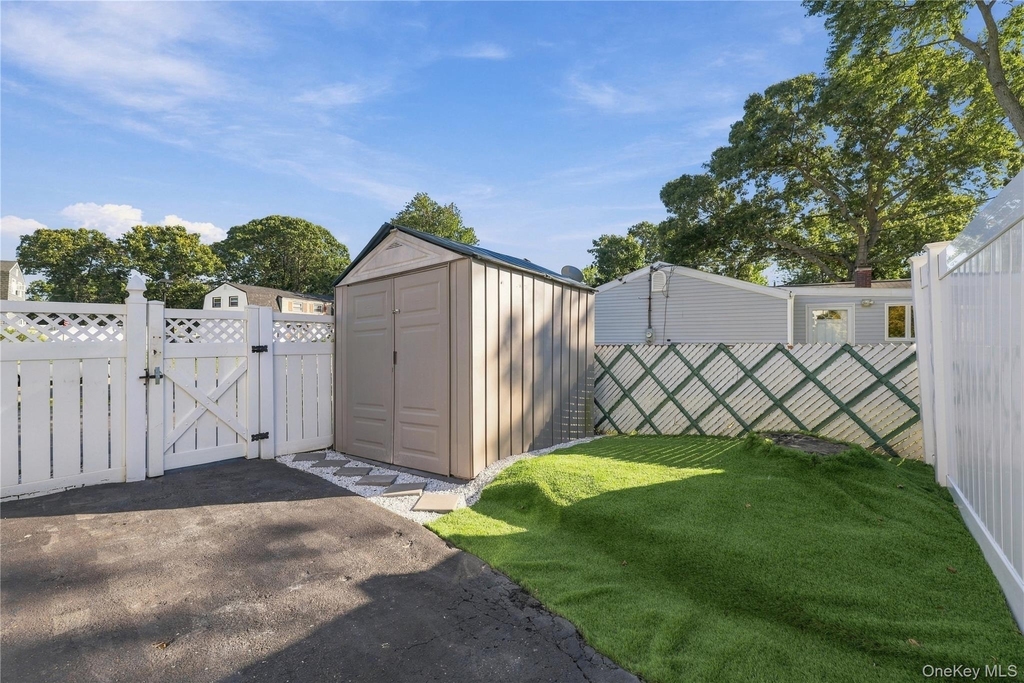 16 Imperial Drive - Photo 1