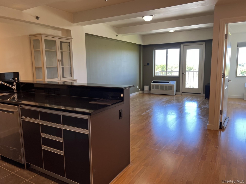 143-20 Hoover Avenue - Photo 2