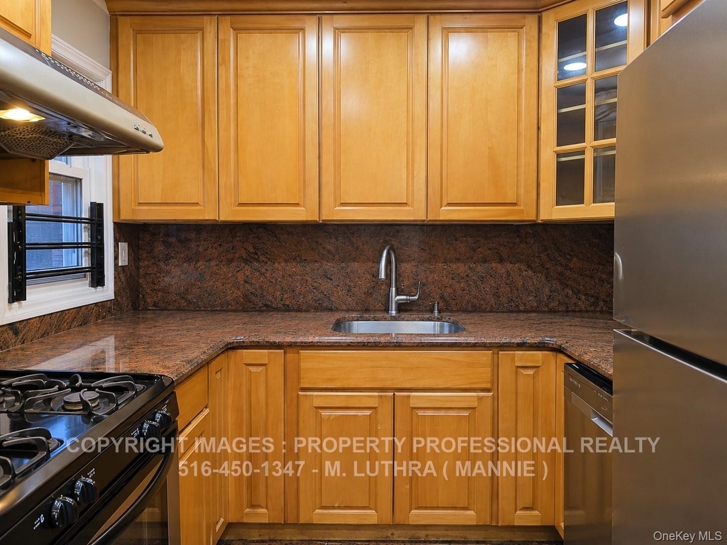 76-29 271 St. - Photo 22