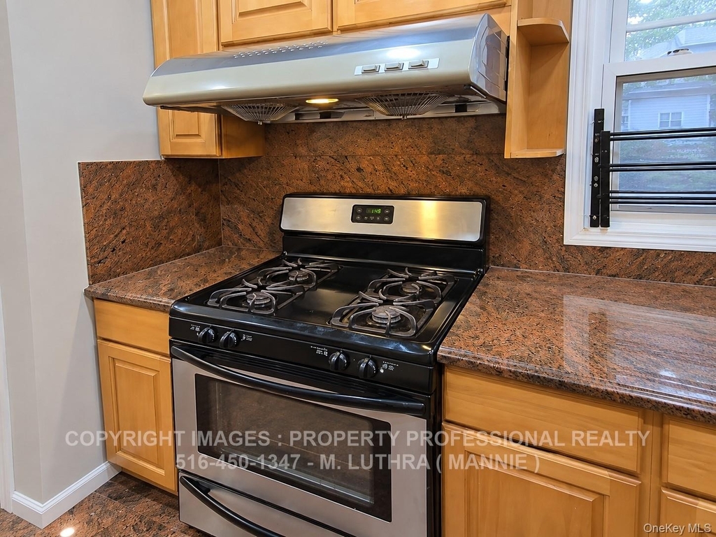76-29 271 St. - Photo 24