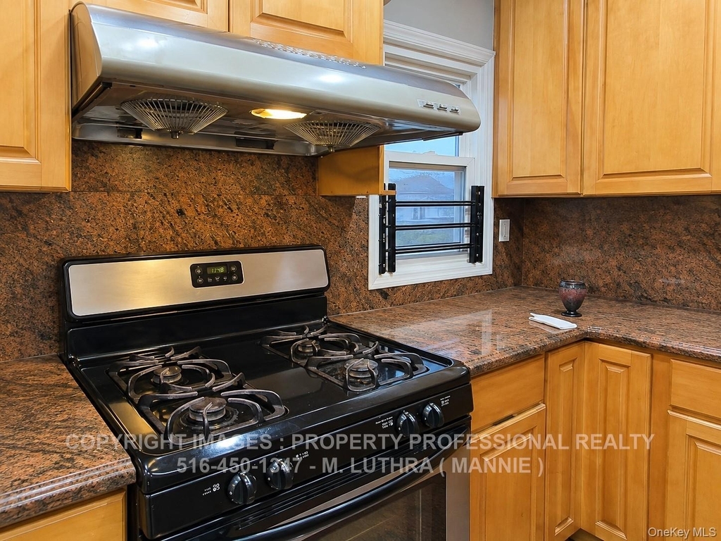 76-29 271 St. - Photo 21