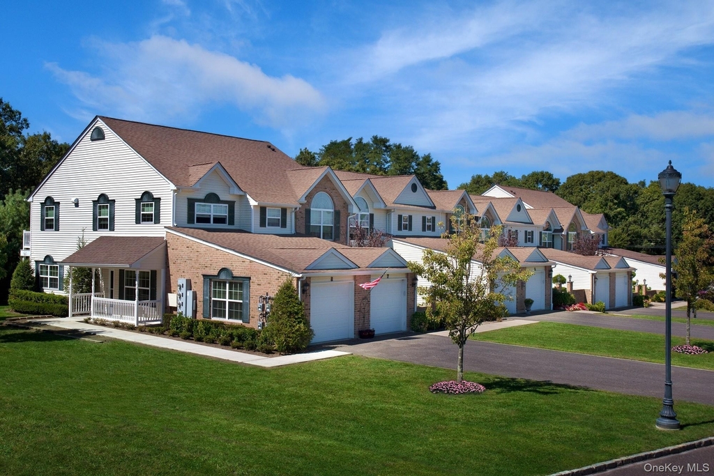 82 Pineview Lane - Photo 0