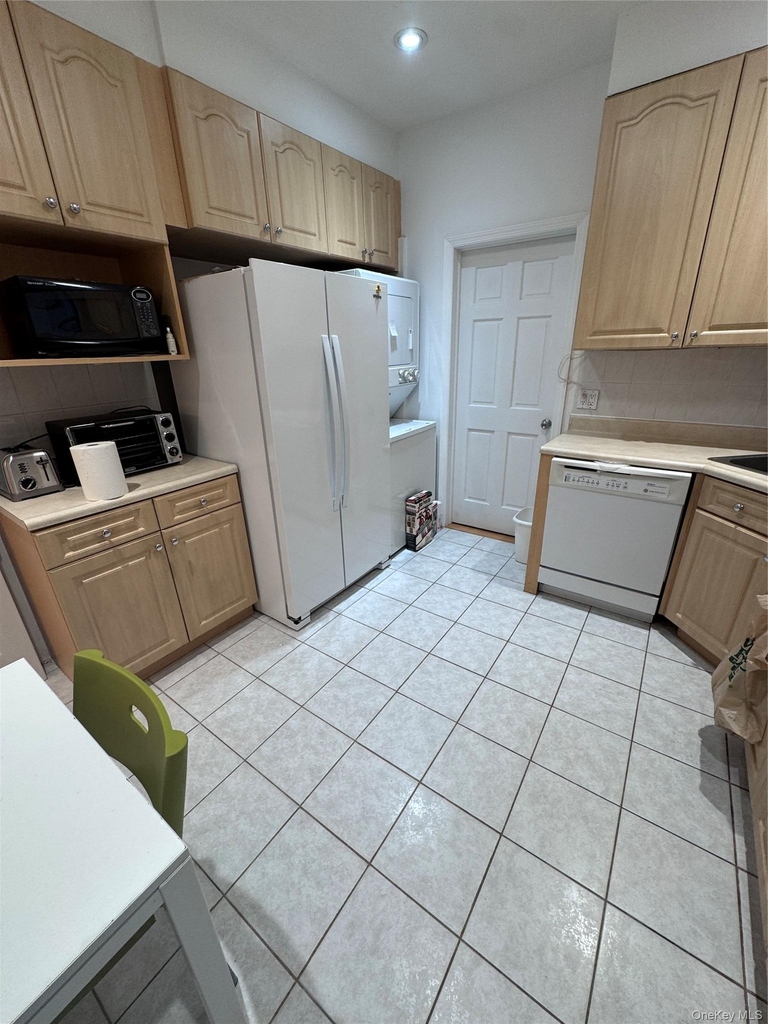4220 Kissena Blvd  Apt D2 - Photo 13