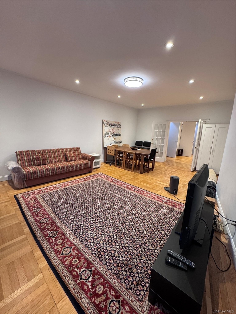 4220 Kissena Blvd  Apt D2 - Photo 9