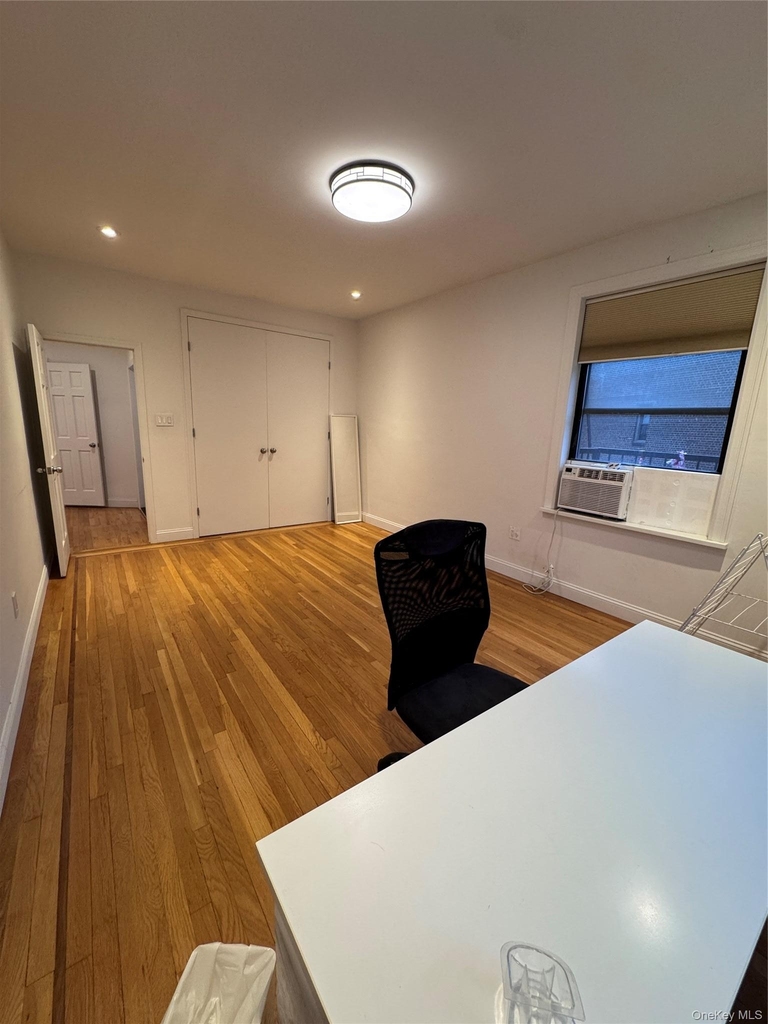 4220 Kissena Blvd  Apt D2 - Photo 3