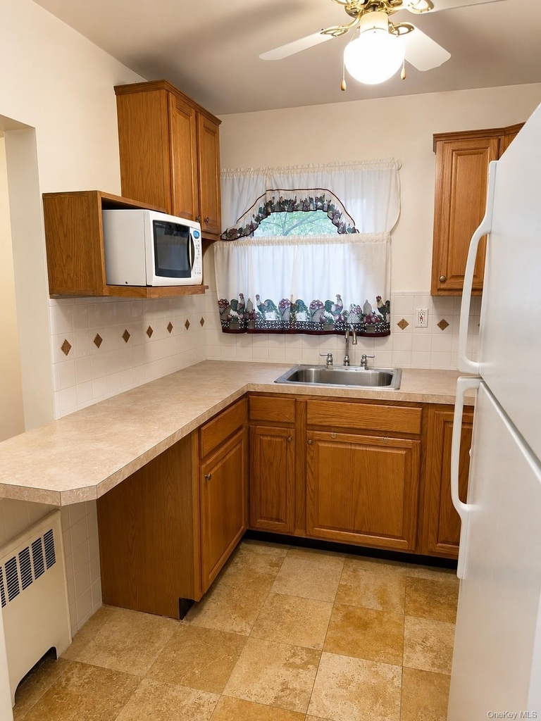 320 S Broadway - Photo 3