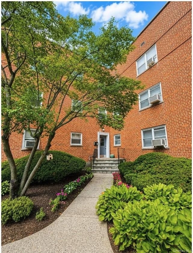 320 S Broadway - Photo 0