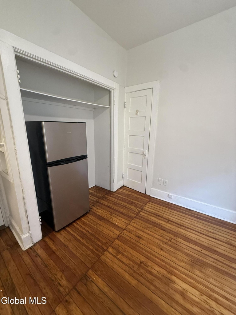 28 Robin Street - Photo 5