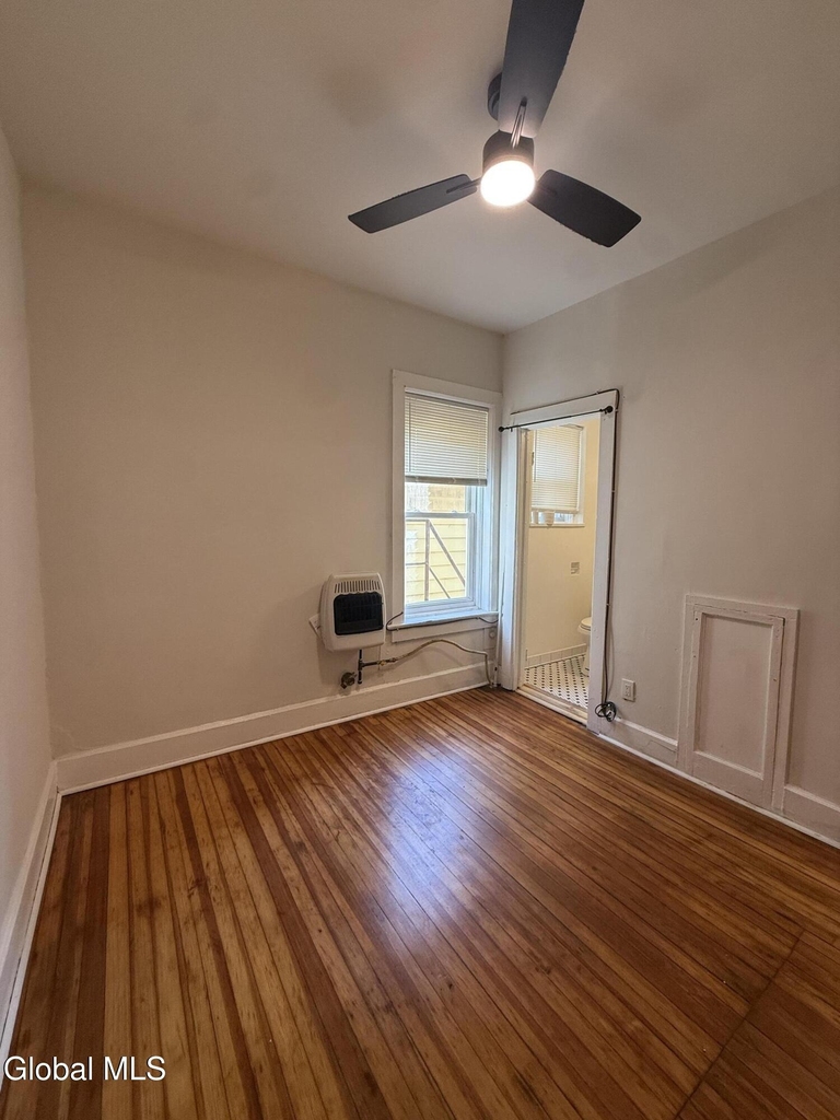 28 Robin Street - Photo 4