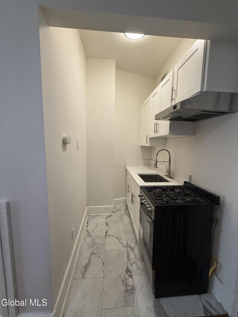 28 Robin Street - Photo 2
